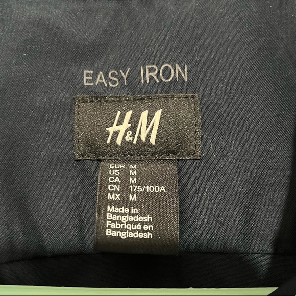 ⭐️ 2 for 1 ⭐️ H&M Easy Iron Long Sleeve Button Up - Picture 3 of 3